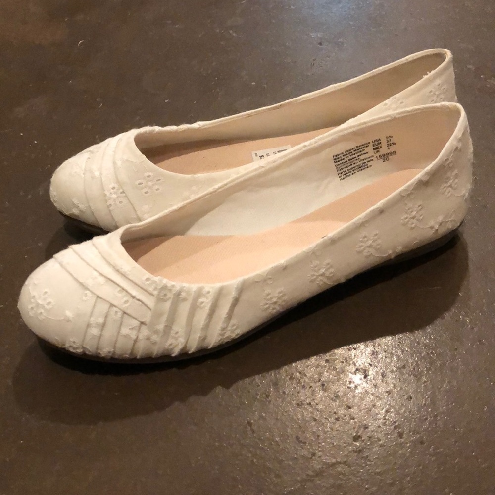 White dress shoes. American Eagle.